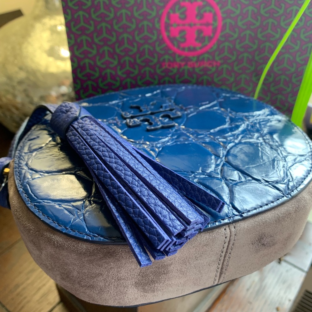 โ๏ธSOLD/Authentic Tory Burch Embossed leather/Crosb - Picture 6 of 8